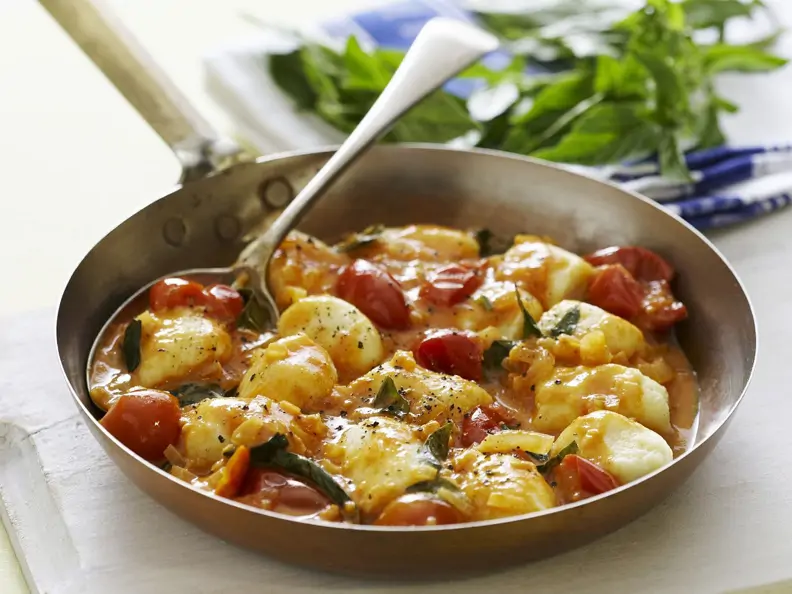 Gnocchi mit Tomaten, Basilikum und Majoran