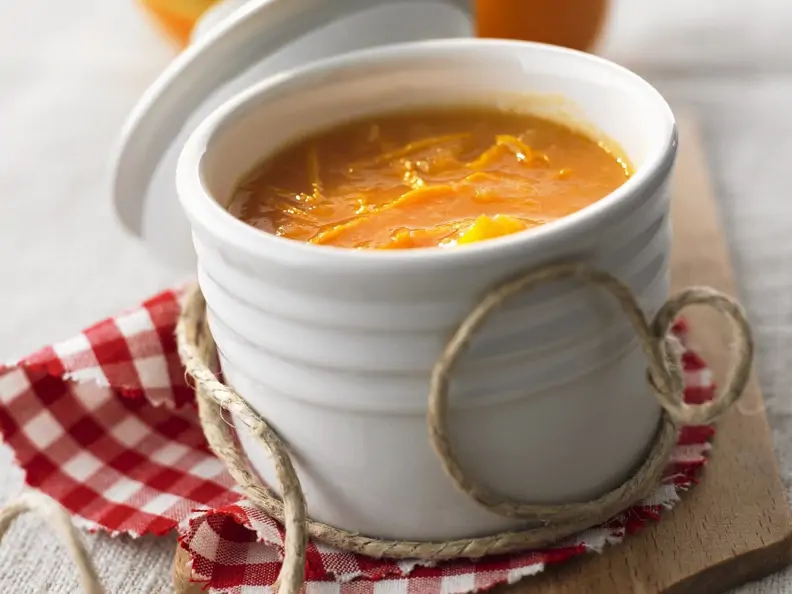 Senf mit Nektarinen und Orangenschale