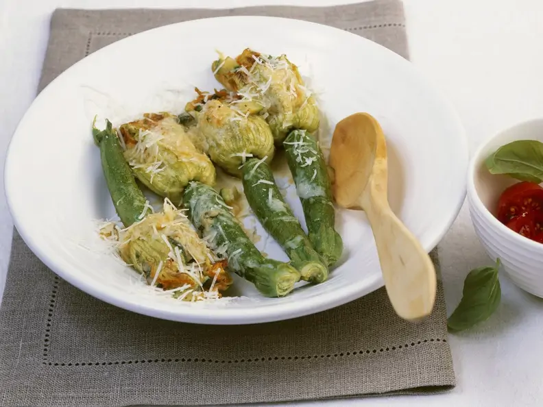 Zucchiniblüten mit Füllung