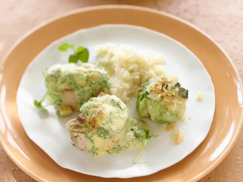 Medaillons mit Wasserkresse und überbackenem Kopfsalat