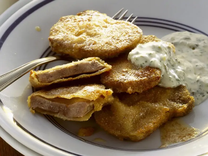 Ausgebackene Kalbszunge mit Remoulade