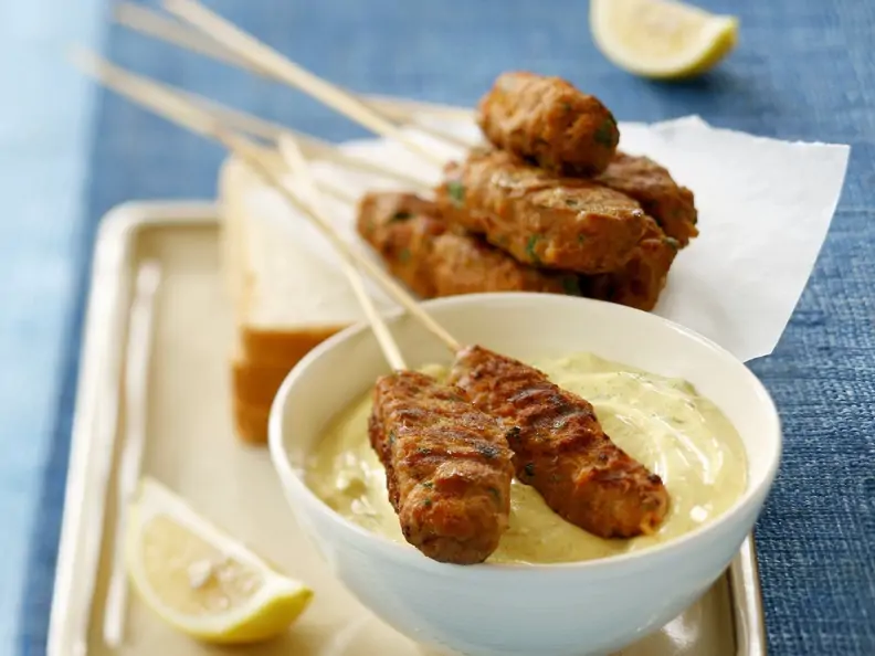 Putenspieße mit Currysoße