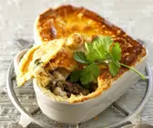 Pastete mit Fleischfüllung und Käse