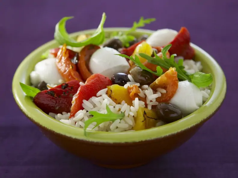 Reis-Paprika-Salat mit Mozzarella