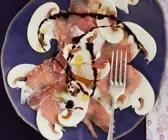 Kalbs-Carpacccio mit Pilzen
