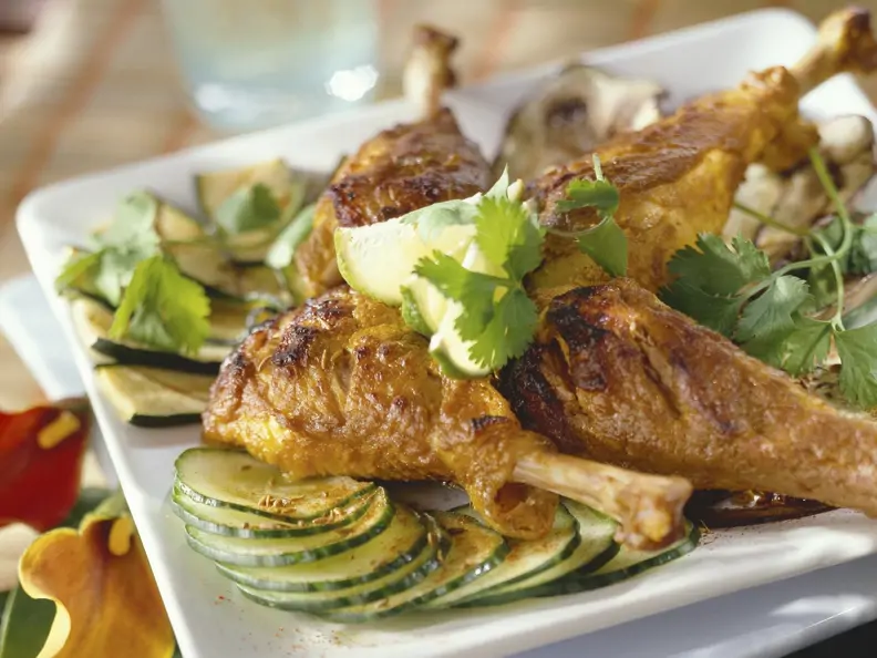 Hähnchen auf Tandoori-Art mit Gemüse und Koriander