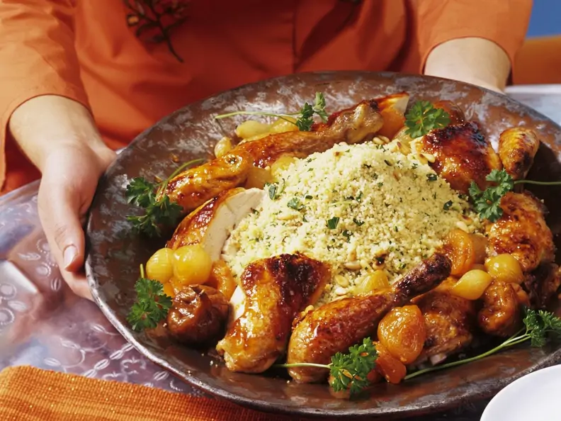 Hähnchen mit Trockenobst und Couscous