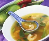 Scharfe Shrimpssuppe mit Limetten