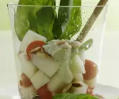 Melonensalat mit Tomaten, Spinat und Gorgonzola