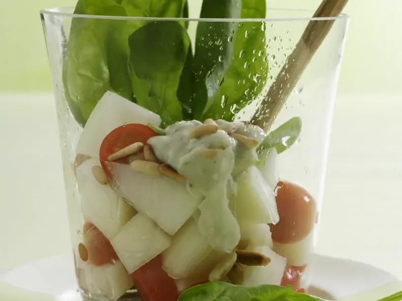 Melonensalat mit Tomaten, Spinat und Gorgonzola
