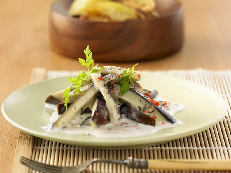 Auberginengemüse mit Joghurt, Mohn und Kreuzkümmel
