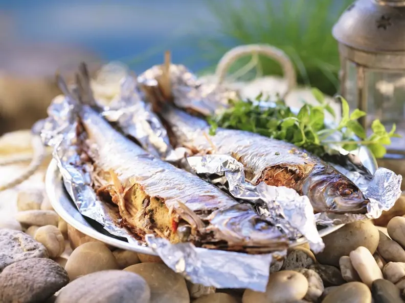 Gegrillte Heringe in der Folie
