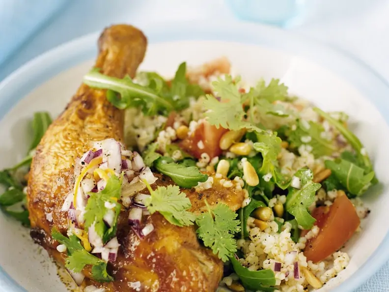Hähnchenschenkel mit Bulgursalat