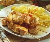 Geflügelspieß mit scharfer Ananassoße