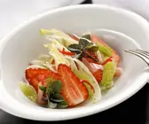 Fenchel-Erdbeer-Salat mit Limette und Melisse