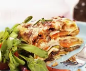Vegetarische Lasagne mit Rapunzel-Tomaten-Salat