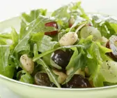 Trauben-Rucola-Salat mit Mandeln