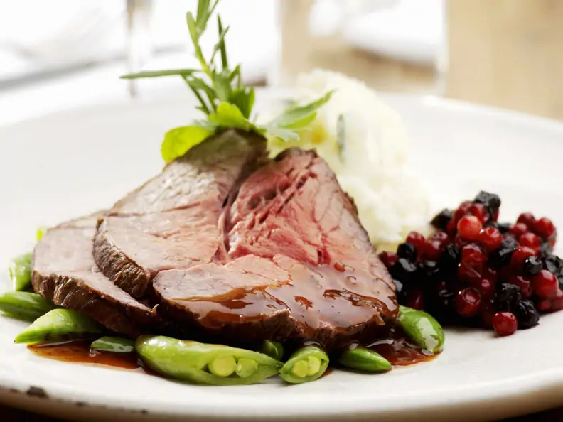 Roastbeef mit Bohnengemüse und Kartoffelpüree