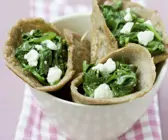 Buchweizencrêpes mit Spinat und Feta