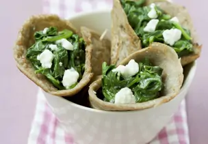 Buchweizencrêpes mit Spinat und Feta
