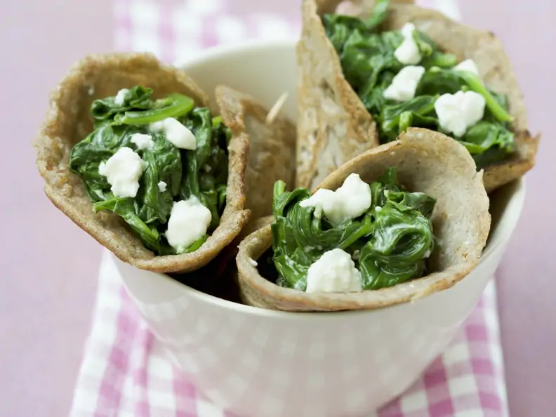 Buchweizencrêpes mit Spinat und Feta