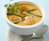 Spargel-Currysuppe mit Lachs