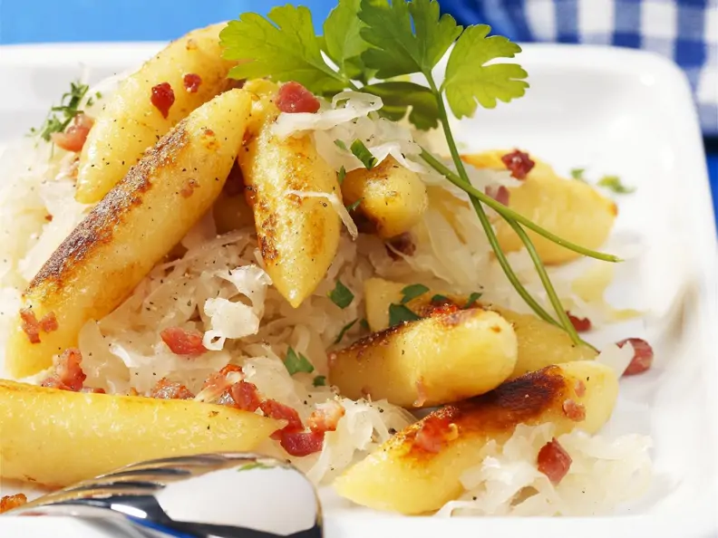 Fingernudeln mit Sauerkraut