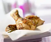 Hähnchenkeulen mit würziger Marinade