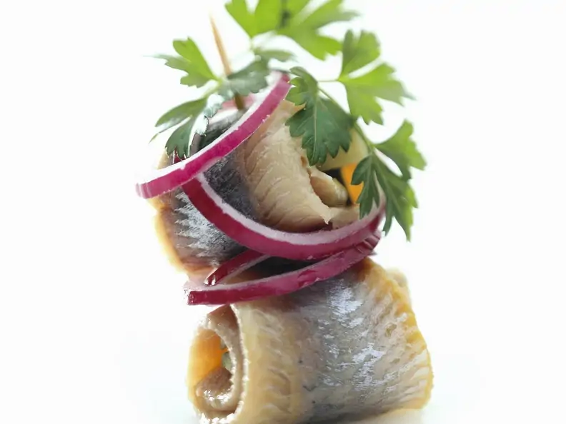 Rollmops mit Zwiebeln