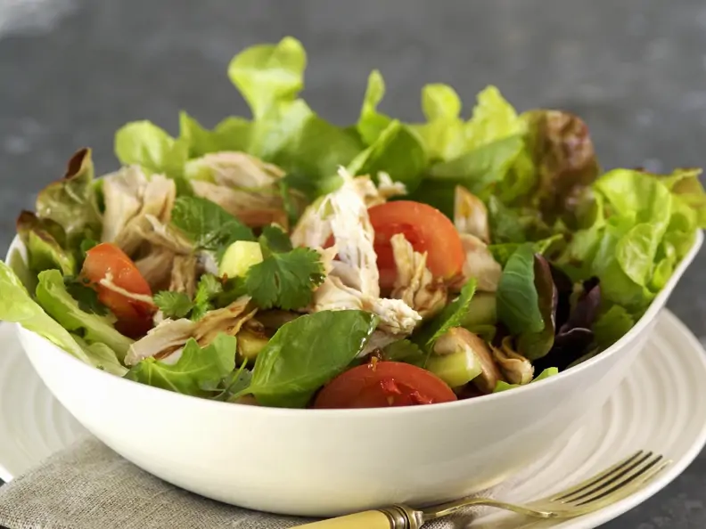 Hähnchensalat auf Thai-Art
