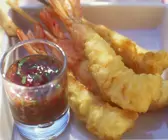 Frittierte Garnelen mit Chilisoße