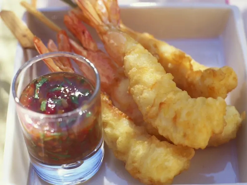 Frittierte Garnelen mit Chilisoße