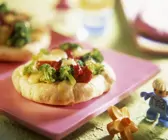 Baby-Pizza mit Brokkoli
