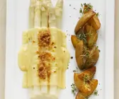 Überbackener Spargel mit Bratkartoffeln
