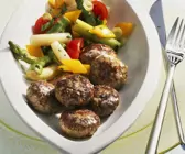 Mini-Buletten mit Spargelsalat
