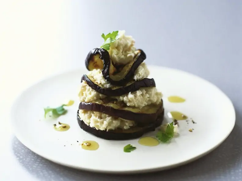 Auberginenscheiben mit Püree aus Schellfisch