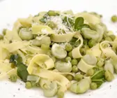 Pasta mit Erbsen und dicken Bohnen