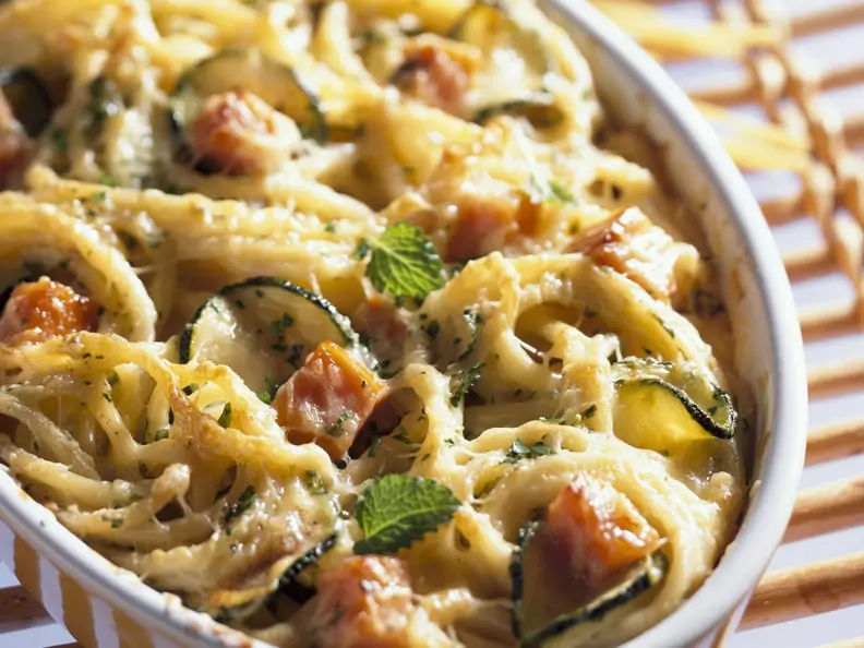 Nudelgratin mit geräuchertem Lachs und Meerrettich