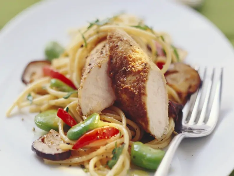 Kaninchenrücken mit Pastasalat