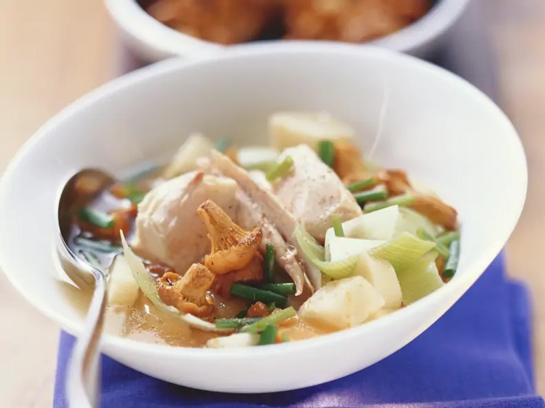 Hähnchen-Gemüse-Topf mit Pfifferlingen