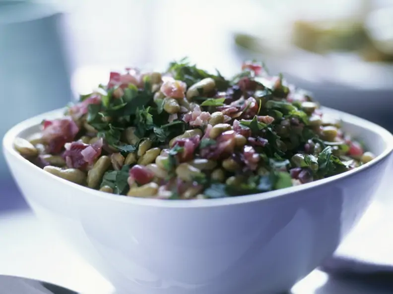 Bohnen-Zwiebel-Salat mit Petersilie