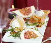 Lachsröllchen mit Feigen