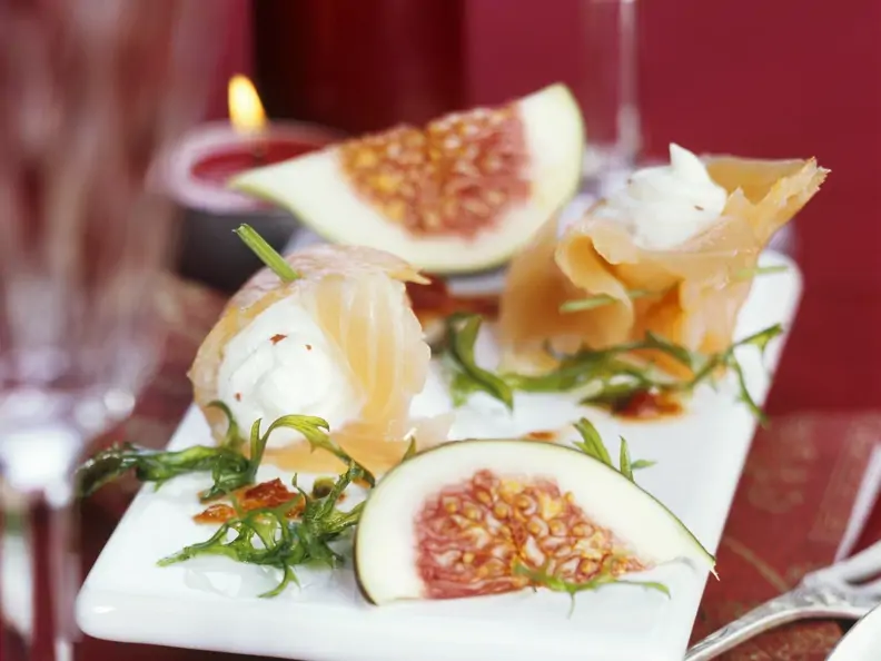Lachsröllchen mit Feigen