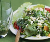 Gemüsesalat mit Bergkäse und Senfdressing