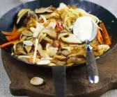 Pilz-Gemüse-Pfanne mit Mandeln