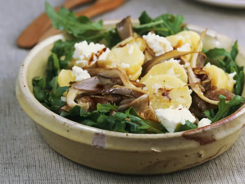 Kartoffelsalat mit Austernpilzen und Rauke