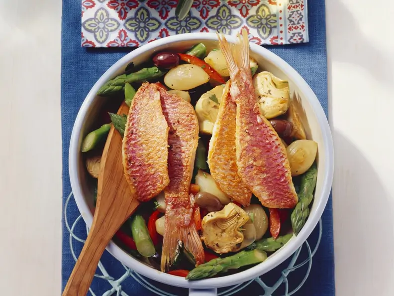 Gemüsepfanne mit Fisch