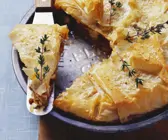 Pastete aus Filoteig mit Lammhack, Feta und Sultaninen