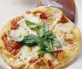 Pizza mit Büffelmozzarella
