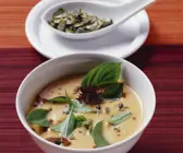 Kürbissuppe mit Kokos, Ingwer und Zimt